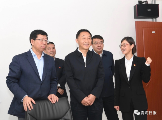 省委副書記、代省長(zhǎng)劉寧在副省長(zhǎng)王黎明等領(lǐng)導(dǎo)的陪同下視察物產(chǎn)集團(tuán)